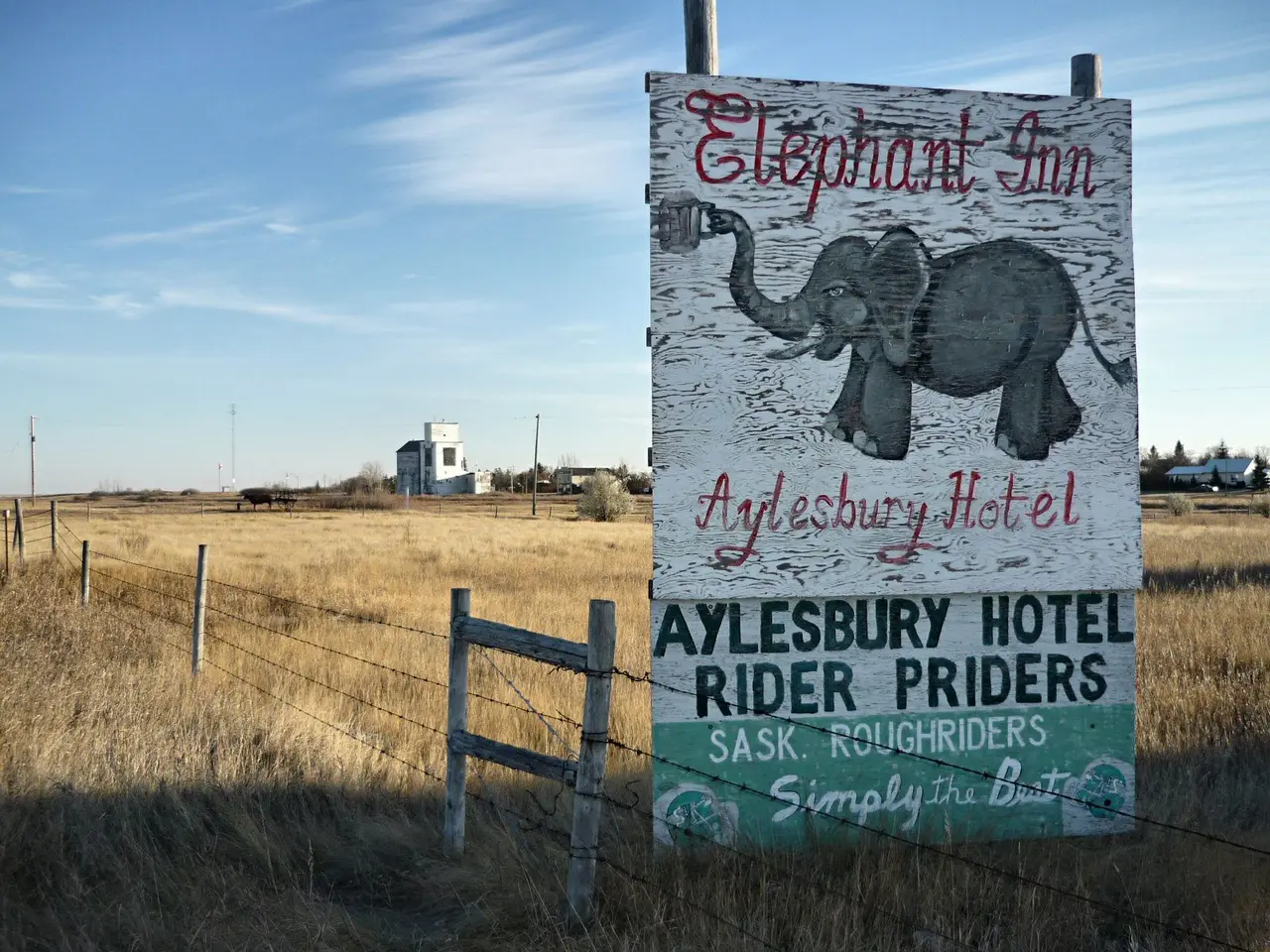 Elephant Inn sign at Aylesbury Hotel, 2008
