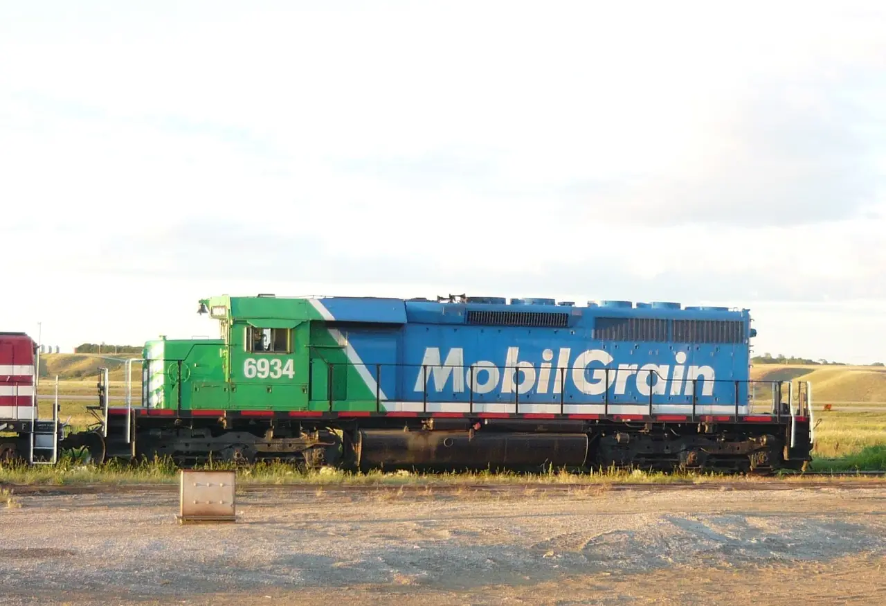 Mobil Grain locomotive 6934 at Aylesbury, 2015