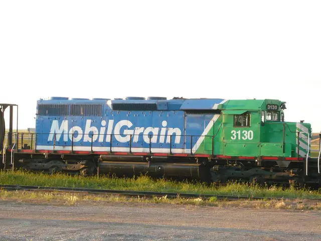 Mobil Grain locomotive 3130 at Aylesbury